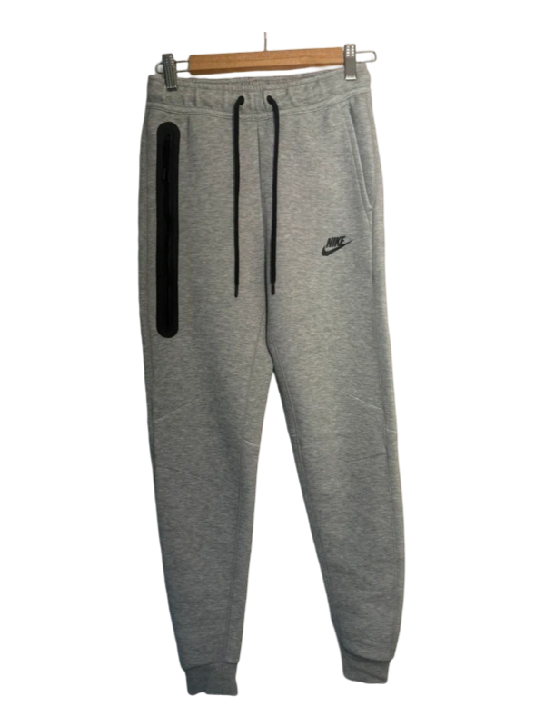 Nike: Men’s Tech Fleece Sweatpants (Grey)