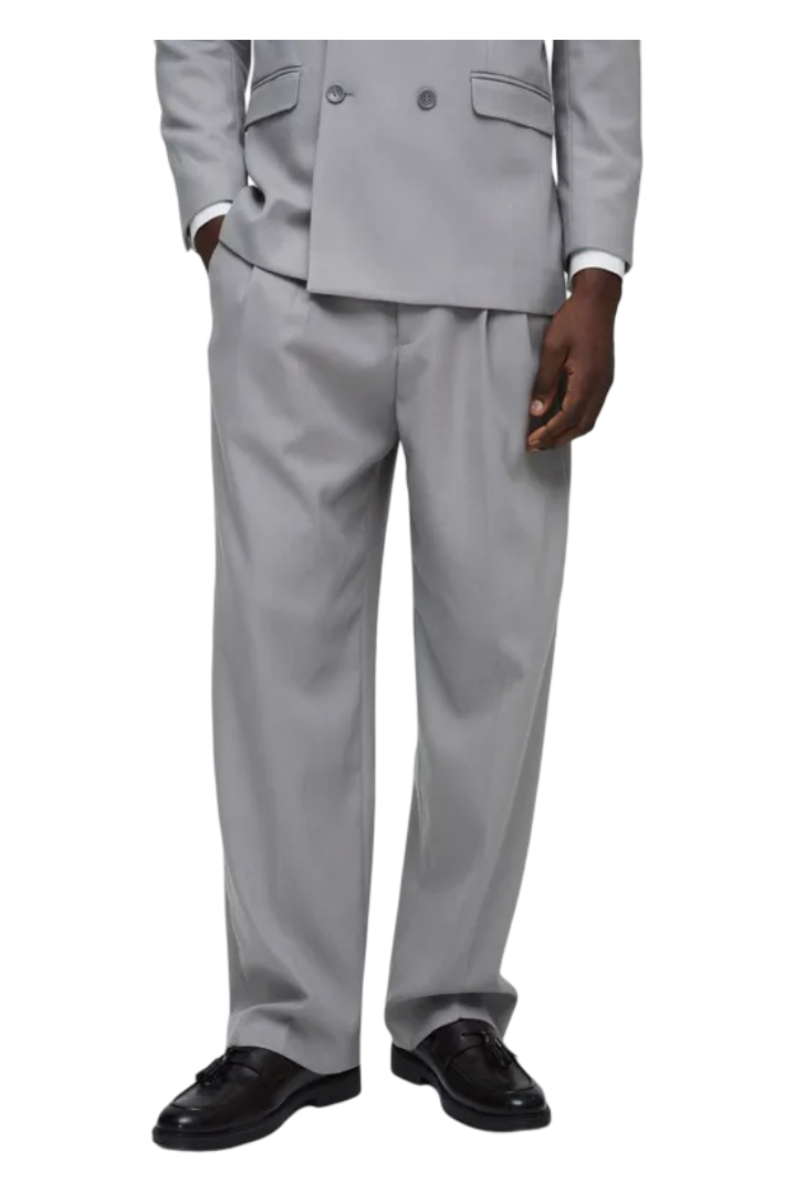 BoohooMan: Relaxed Fit Pleat Detail Tailored Trouser (Light Grey)
