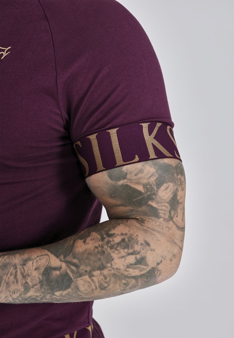 Siksilk: Print T-Shirt (Burgundy)
