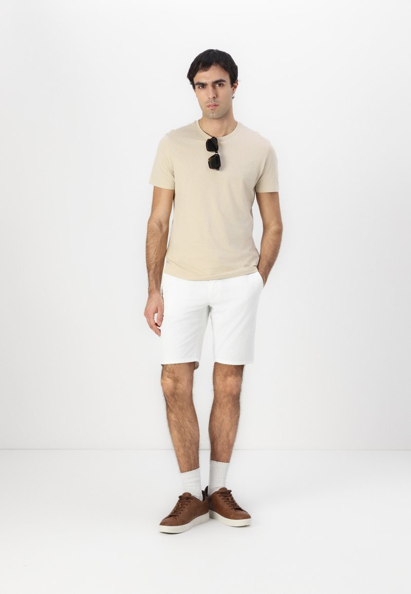 Pier One: Shorts (White)