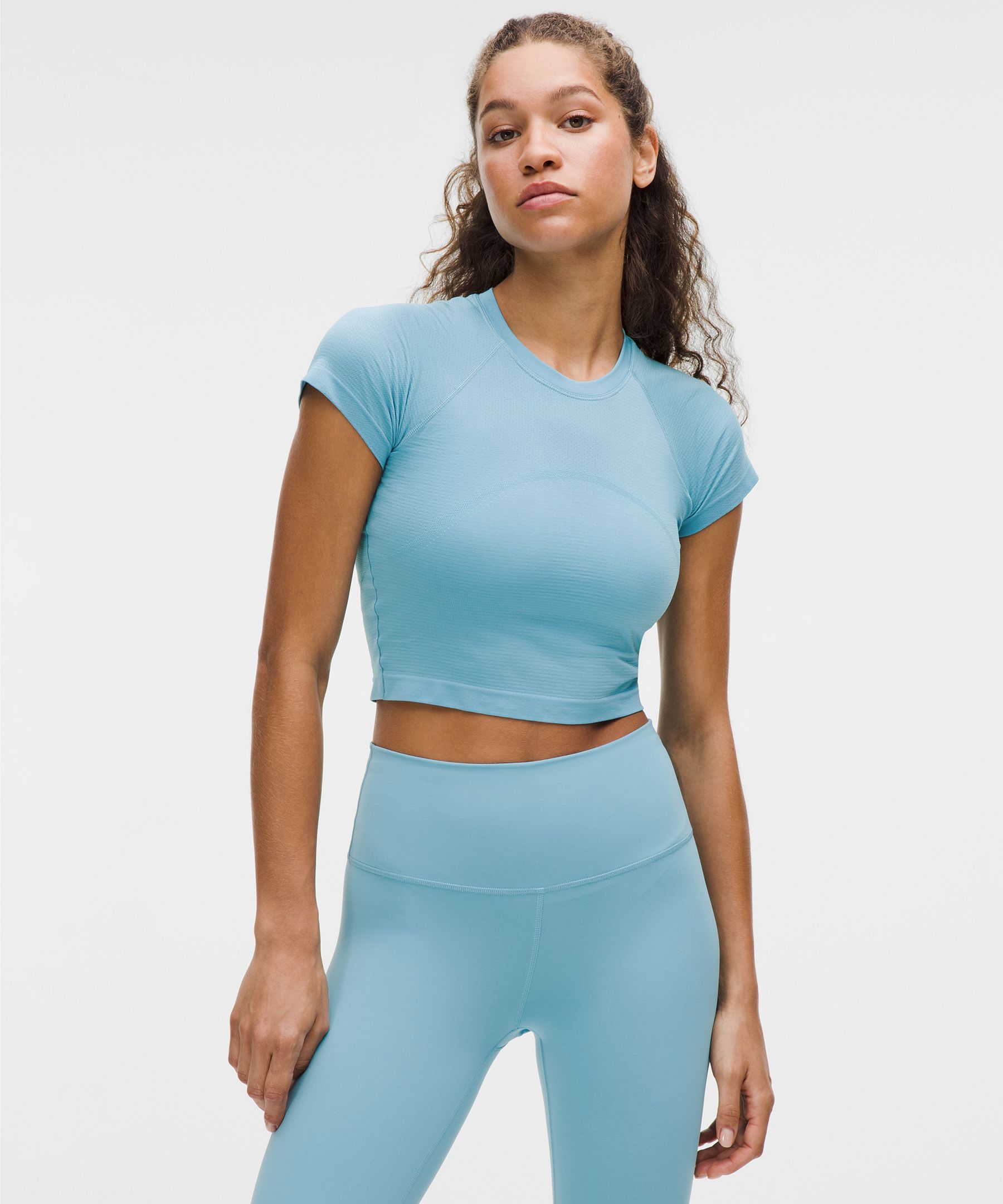 Women's Swiftly Tech Cropped Short-Sleeve Shirt 2.0 (Sinatra Blue)