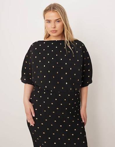 Women's Never Fully Dressed Tilly Long Pleated Off-Shoulder Robe (Black/Gold)