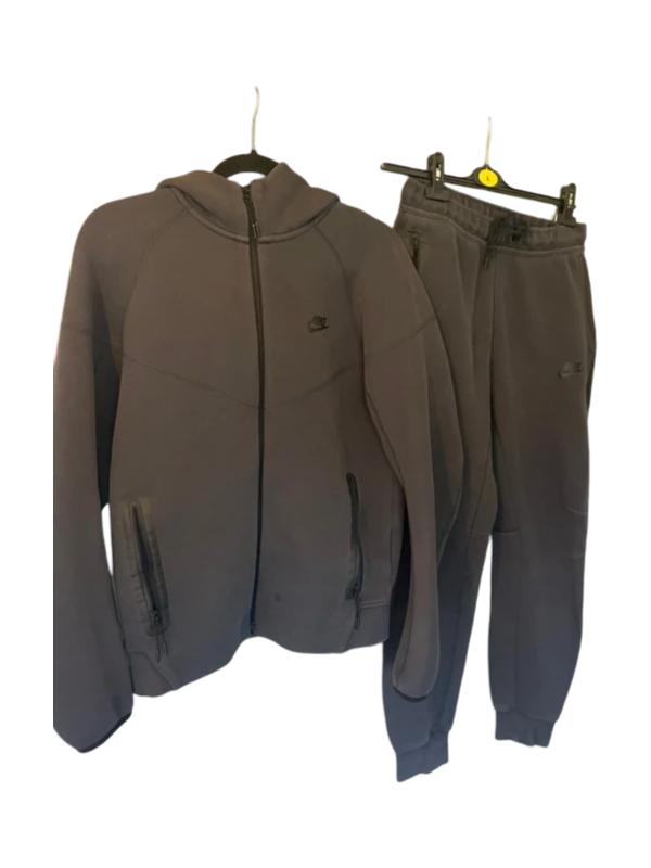 Nike: Men’s Tracksuit Set (Grey)