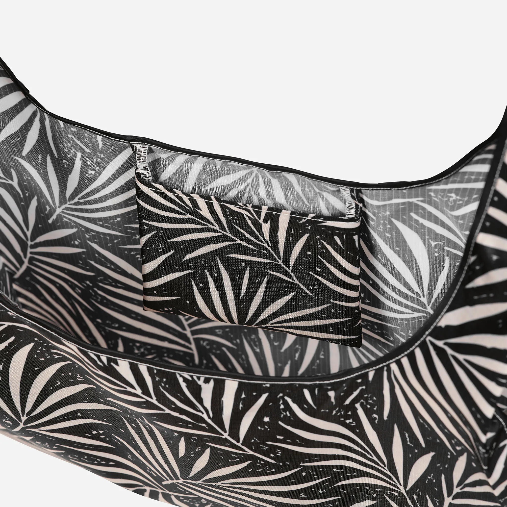 Women's Nomadix: Pocket Tote Bag (Heritage Palm Black and Tan)