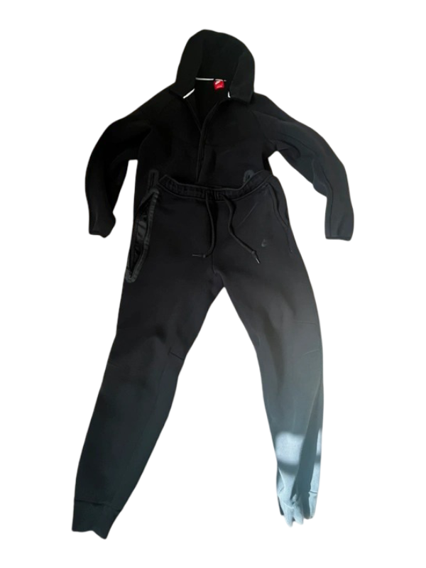 Nike: Men’s Tech Fleece Tracksuit (Black)
