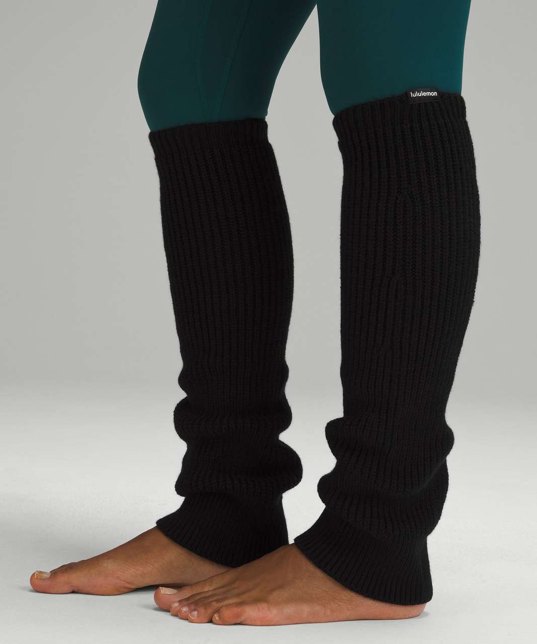 Women's Wool-Blend Cable-Knit Leg Warmers (Black)