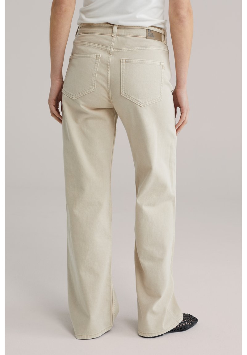 Blue Ridge: Relaxed Fit Jeans (Beige)