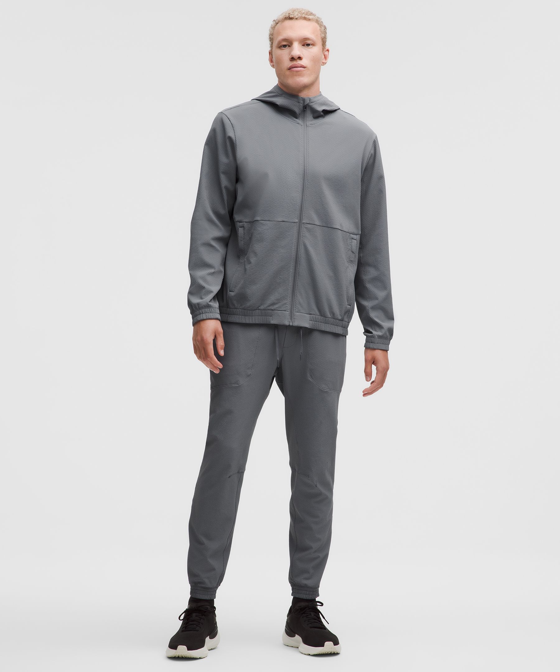 Men's License to Train Textured Jogger Shorter (Solar Grey)