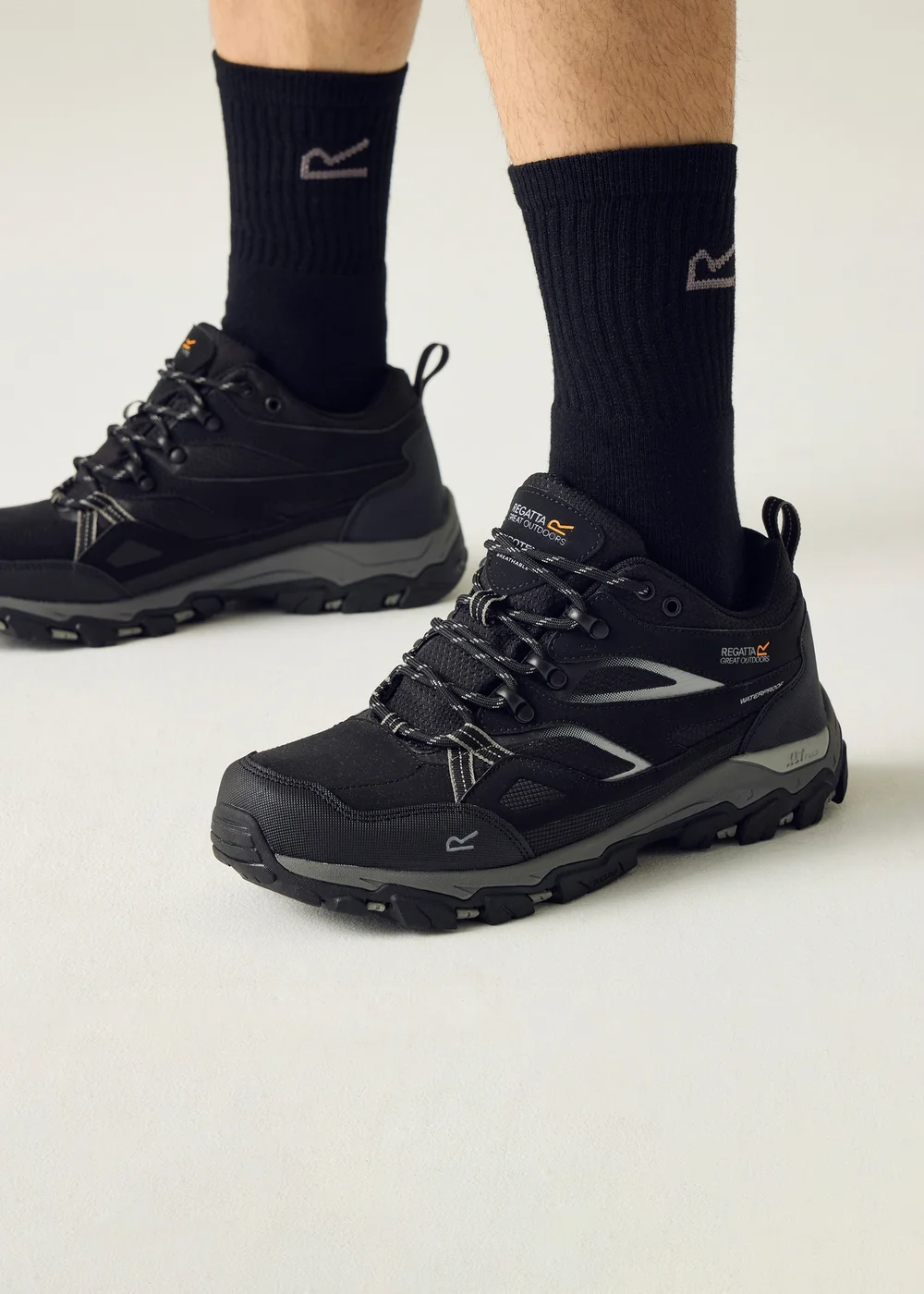 Men's Regatta Holcombe 3 Low Waterproof Breathable Shoes (Black Granite)
