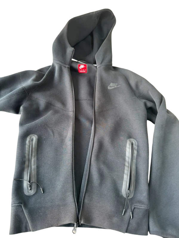 Nike: Men’s Tech Fleece Jacket (Grey)