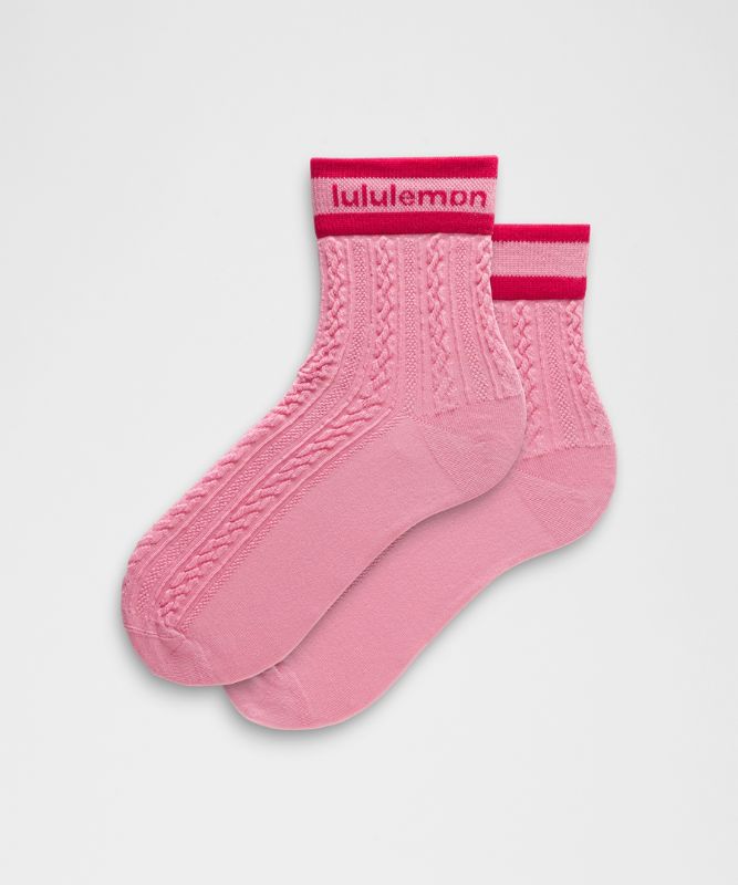 Unisex Cable Knit Quarter Socks (Pink)